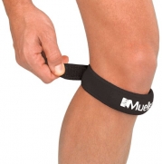 Mueller Jumper's Knee Strap, Black, One Size Fits Most, 1-Count Packages (Pack of 3)